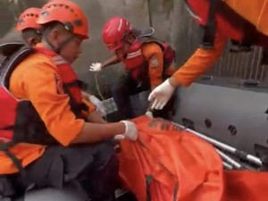 Mayat Perempuan Ditemukan Mengambang di Bozem Bratang Surabaya