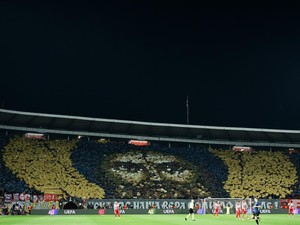 Tifo Bergambar Orang Suci Berujung Sanksi UEFA