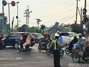 Hari Terakhir Arus Balik, Simpang Mengkreng Padat Merayap