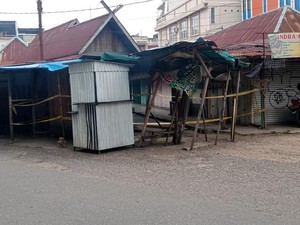 Pria Ditemukan Tewas dengan Luka Sajam di Kios Pasar Jambi