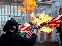 Potret Chaos Gulung AS, Demo 