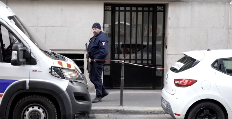 Polisi menggagalkan serangan bom yang terjadi di depan degung Bank of America di Paris, Prancis, Sabtu (28/3/2026) sore waktu setempat. (REUTERS/Clotaire Achi)