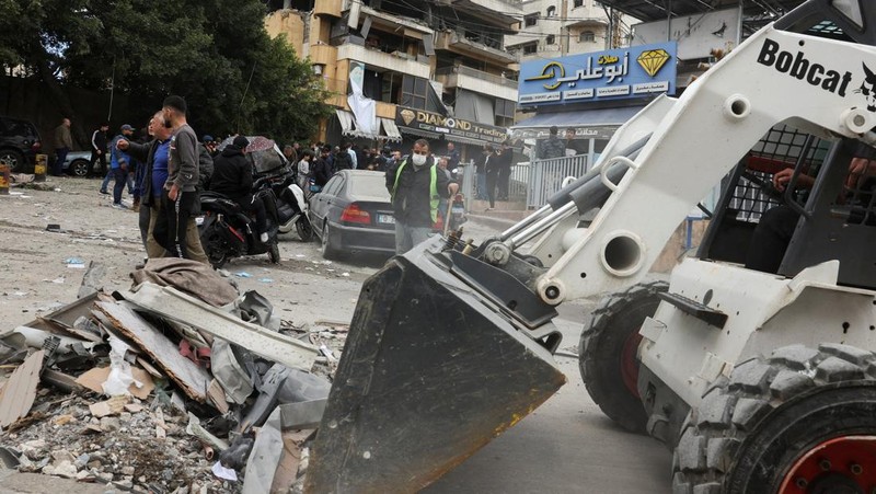 Asap mengepul setelah serangan Israel, di tengah meningkatnya permusuhan antara Israel dan Hizbullah, seiring berlanjutnya konflik AS-Israel dengan Iran, di Lebanon selatan, Minggu (29/3/2026). (REUTERS/Stringer)