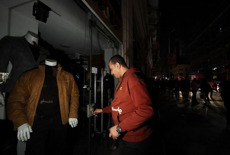 Shops are closed after Egyptian Prime Minister Mostafa Madbouly confirmed that all commercial establishments including malls, shops, and restaurants will close at 9:00 PM for one month to conserve electricity, in Cairo, Egypt, March 28, 2026. The measure aims to cut usage amid a shortage of petroleum products as the U.S.-Israeli conflict with Iran continues. REUTERS/Mohamed Abd El Ghany