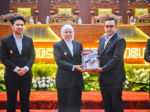 Khofifah Ungkap Kinerja RKPD Jatim 98,33% di LKPJ Tahun 2025