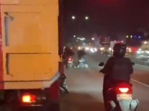 Motor Nyangkut Usai Tabrakan dengan Truk di Jalan Jogja-Solo, 1 Cewek Tewas