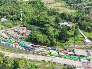 SKB Dicabut, Antrean Tronton-Fuso Mengular hingga Jalur Tol Lampung