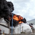 Kilang minyak terbesar Israel di Haifa terbakar seusai dihantam rudal Iran pada Senin (30/3/2026). (via REUTERS/VIDEO OBTAINED BY REUTERS)
