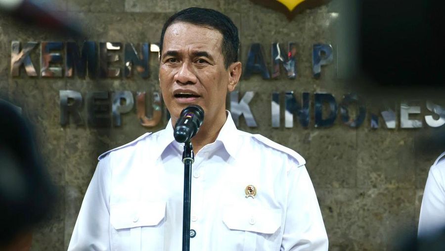 Mentan Amran Sulaiman memberikan keterangan usai rapat hilirisasi bersama BUMN Pangan di Kantor Pusat Kementan, Jakarta, Senin (30/3/2026). (Dok. Kementan)