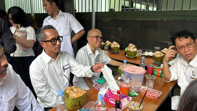 Purbaya Ajak Sekjen Baru Makan Ayam Cabe Ijo Depan Kemenkeu