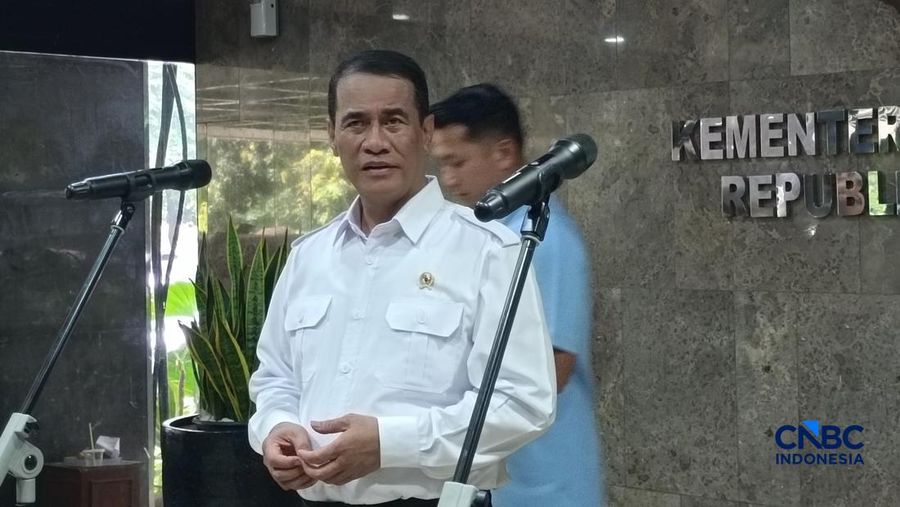 Menteri Pertanian (Mentan) Amran Sulaiman saat konferensi pers di kantor Kementan, Jakarta, Senin (30/3/2026). (CNBC Indonesia/Martyasari rizky)