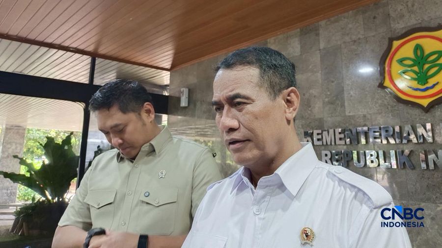 Menteri Pertanian (Mentan) Amran Sulaiman saat konferensi pers di kantor Kementan, Jakarta, Senin (30/3/2026). (CNBC Indonesia/Martyasari rizky)