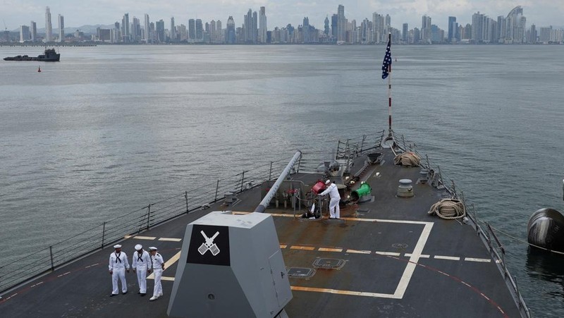 Kapal perang Amerika Serikat mencatat momen langka di kawasan Amerika Tengah. Kapal perusak rudal berpemandu USS Gridley berlabuh di Pelabuhan Kapal Pesiar Amador, Panama City, Minggu (29/3/2026). REUTERS/Enea Lebrun