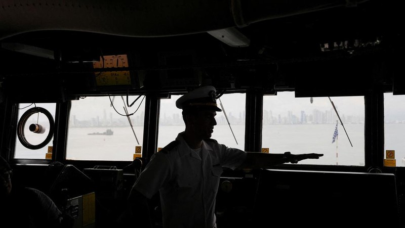 Kapal perang Amerika Serikat mencatat momen langka di kawasan Amerika Tengah. Kapal perusak rudal berpemandu USS Gridley berlabuh di Pelabuhan Kapal Pesiar Amador, Panama City, Minggu (29/3/2026). REUTERS/Enea Lebrun