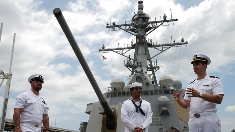 Kapal perang Amerika Serikat mencatat momen langka di kawasan Amerika Tengah. Kapal perusak rudal berpemandu USS Gridley berlabuh di Pelabuhan Kapal Pesiar Amador, Panama City, Minggu (29/3/2026). REUTERS/Enea Lebrun