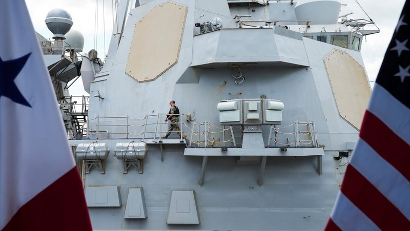 Kapal perang Amerika Serikat mencatat momen langka di kawasan Amerika Tengah. Kapal perusak rudal berpemandu USS Gridley berlabuh di Pelabuhan Kapal Pesiar Amador, Panama City, Minggu (29/3/2026). REUTERS/Enea Lebrun