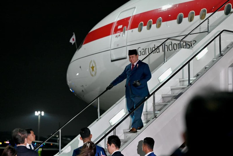 Presiden Prabowo Subianto tiba di Tokyo, Jepang untuk melakukan kunjungan resmi perdananya sebagai Presiden Republik Indonesia. (Biro Pers Sekretariat Presiden RI)