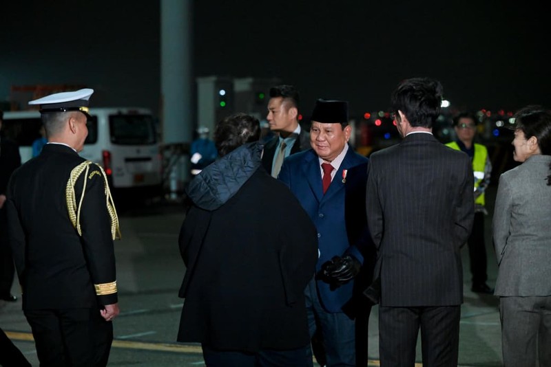 Presiden Prabowo Subianto tiba di Tokyo, Jepang untuk melakukan kunjungan resmi perdananya sebagai Presiden Republik Indonesia. (Biro Pers Sekretariat Presiden RI)