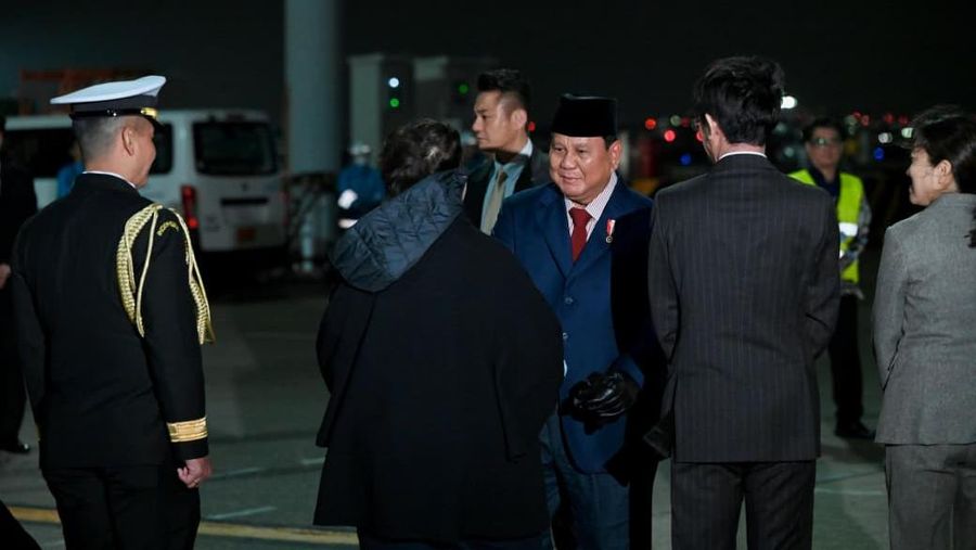 Presiden Prabowo Subianto tiba di Tokyo, Jepang untuk melakukan kunjungan resmi perdananya sebagai Presiden Republik Indonesia. (Biro Pers Sekretariat Presiden RI)