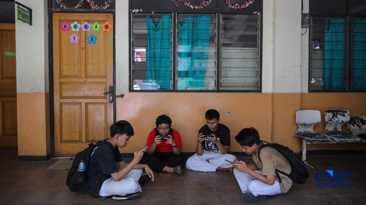 RI Berubah Total, Anak 16 Tahun Dilarang Main TikTok, Roblox, IG Cs.