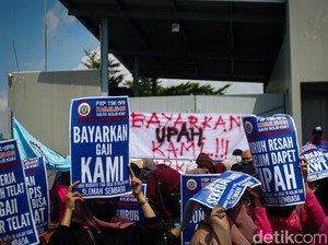 3 Bulan Tak Digaji, Buruh Garmen di Kalasan Demo