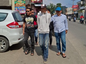 Viral Bang Jago Ngamuk Minta Duit di Pabrik Kerupuk Bandung