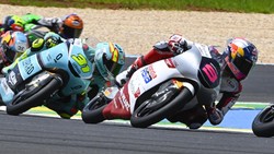 Hasil Practice Moto3 Catalunya: Hakim Danish Tercepat, Veda Ega ke-19