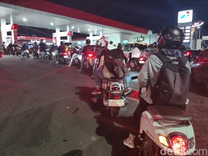 Antrean BBM di Sejumlah SPBU Sidoarjo Mulai Mengular Malam Ini