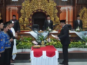 Gus Par Mutasi 65 Pejabat Pemkab Karangasem