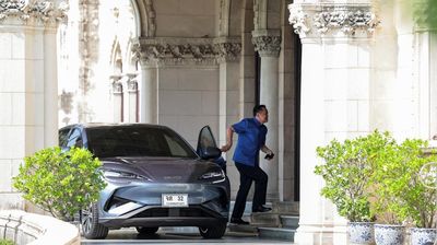 Gaya PM Thailand Gunakan Kendaraan Listrik Pribadi untuk Dorong Efisiensi