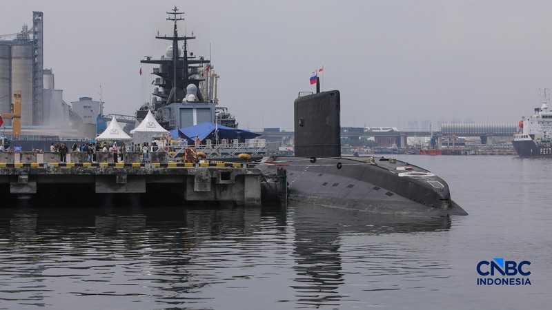 Kapal kapal perang Armada Pasifik Angkatan Laut Rusia bersandar di Pelabuhan Tanjung Priok, Jakarta, Selasa (31/3/2026). (CNBC Indonesia/Faisal Rahman)