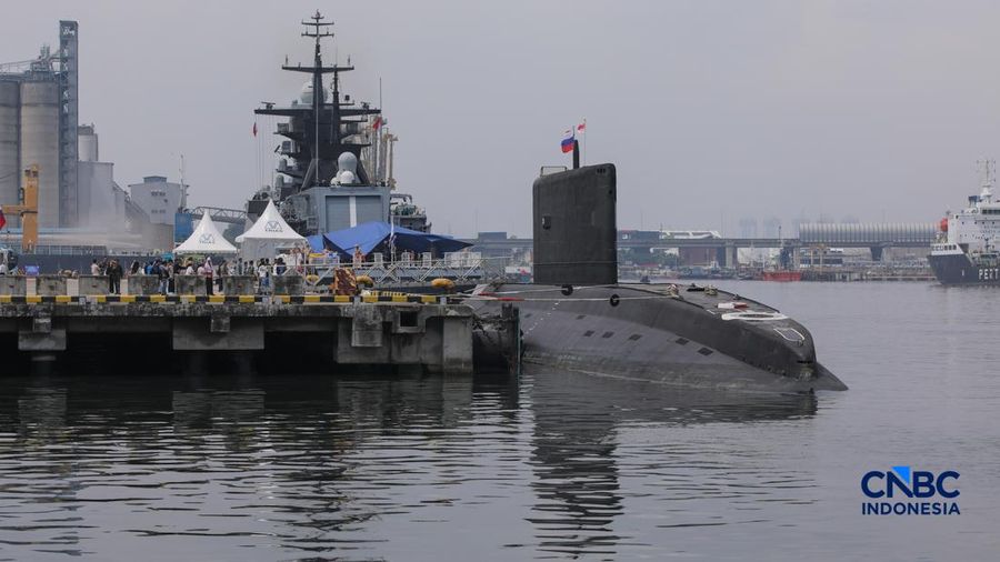 Kapal kapal perang Armada Pasifik Angkatan Laut Rusia bersandar di Pelabuhan Tanjung Priok, Jakarta, Selasa (31/3/2026). (CNBC Indonesia/Faisal Rahman)