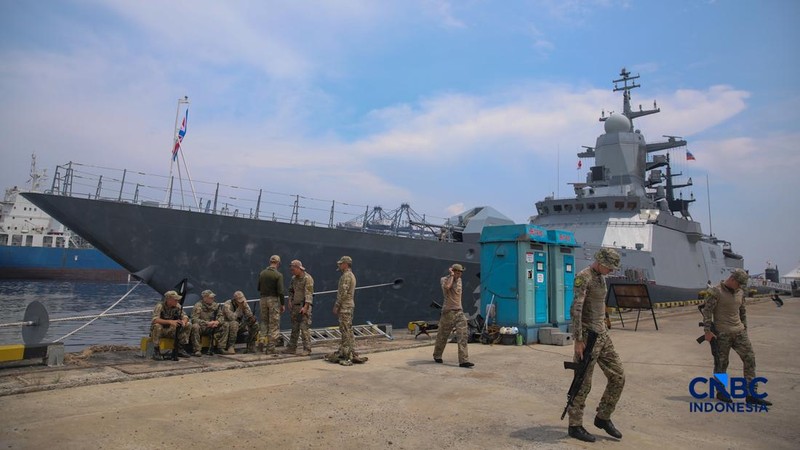 Kapal kapal perang Armada Pasifik Angkatan Laut Rusia bersandar di Pelabuhan Tanjung Priok, Jakarta, Selasa (31/3/2026). (CNBC Indonesia/Faisal Rahman)