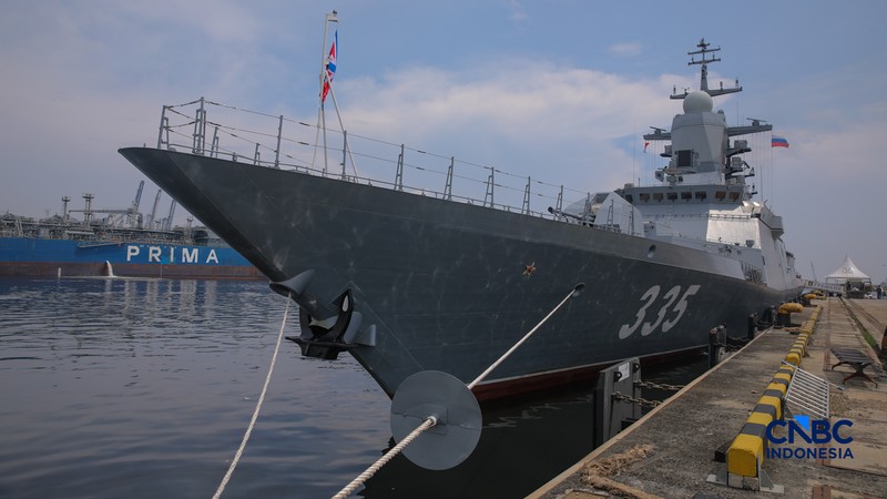 Kapal kapal perang Armada Pasifik Angkatan Laut Rusia bersandar di Pelabuhan Tanjung Priok, Jakarta, Selasa (31/3/2026). (CNBC Indonesia/Faisal Rahman)