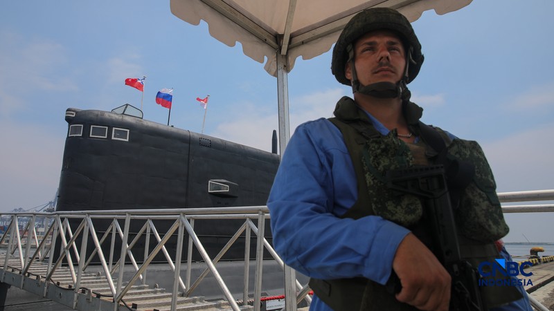 Kapal kapal perang Armada Pasifik Angkatan Laut Rusia bersandar di Pelabuhan Tanjung Priok, Jakarta, Selasa (31/3/2026). (CNBC Indonesia/Faisal Rahman)