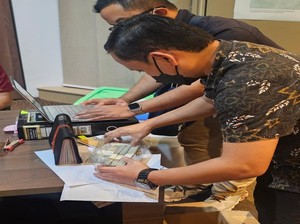 Kejagung Sita Uang Dollar Samin Tan, Senilai Rp 1 Miliar
