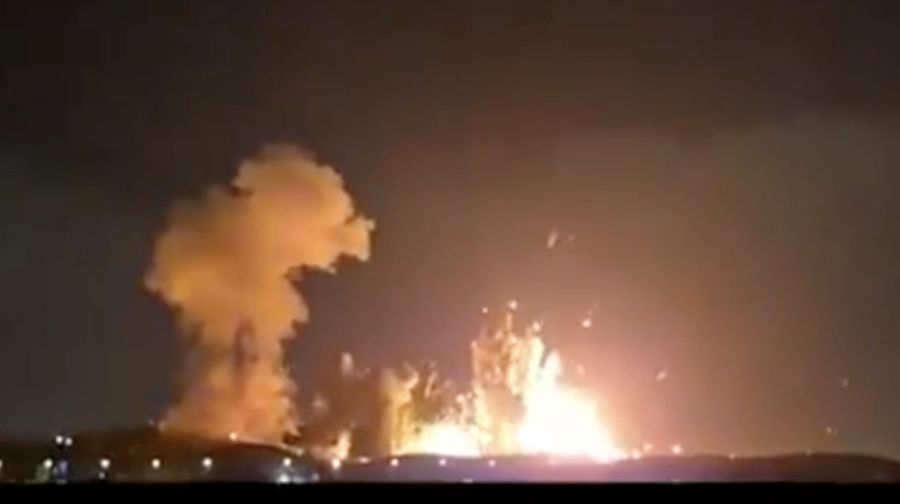 Presiden AS Donald Trump membagikan video serangan besar AS–Israel di Isfahan, Iran, melalui Truth Social, yang menampilkan rangkaian ledakan. (Tangkapan Layar Truth Social/@realDonaldTrump)