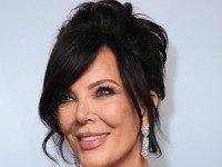 Viral di China, Foto Kris Jenner Jadi Jimat Pengundang Rezeki