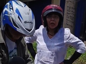 Ibu-ibu di Surabaya Ngamuk Usai Terobos Lampu Merah dan Tertabrak