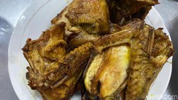 Ayam Goreng Sayangan: Cobain Ayam Kampung Goreng Favorit Nex Carlos di Semarang