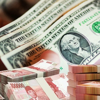 Pelan-pelan Dolar AS Tembus Rp17.000, Begini Pergerakannya!