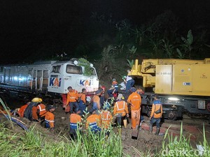 Cerita Penumpang KA Harina Tertahan 6,5 Jam Imbas KA Ciremai Anjlok