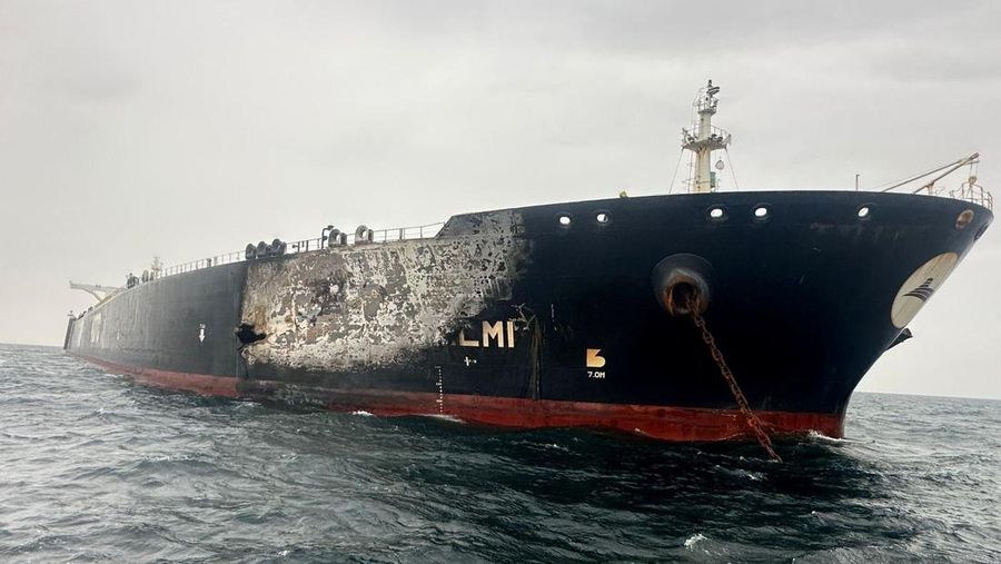 Kerusakan pada kapal tanker minyak mentah Al-Salmi berbendera Kuwait, menyusul serangan yang dilaporkan terjadi, di tengah konflik AS-Israel dengan Iran, 31 Maret 2026. (Kuwait Petroleum Corporation/Handout via REUTERS)