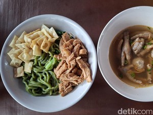Penjual Timbel Bandung Legendaris Ini Bangkit Lagi dengan Mie Ayam Hijau