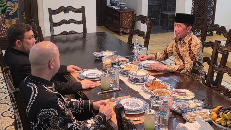 Momen dubes Iran berkunjung ke kediaman Jokowi di Solo, Jawa Tengah, Rabu (1/4/2026). (Dok. Kedubes Iran)