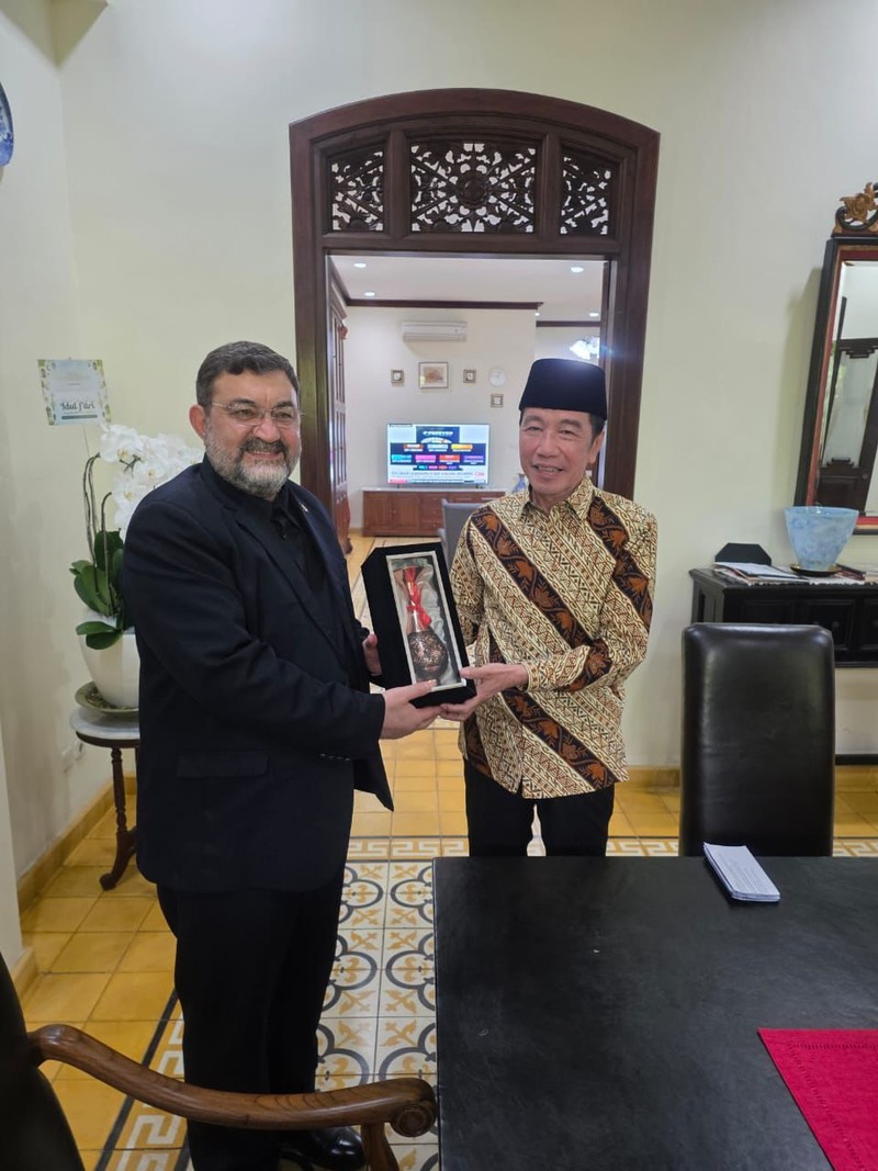 Momen dubes Iran berkunjung ke kediaman Jokowi di Solo, Jawa Tengah, Rabu (1/4/2026). (Dok. Kedubes Iran)