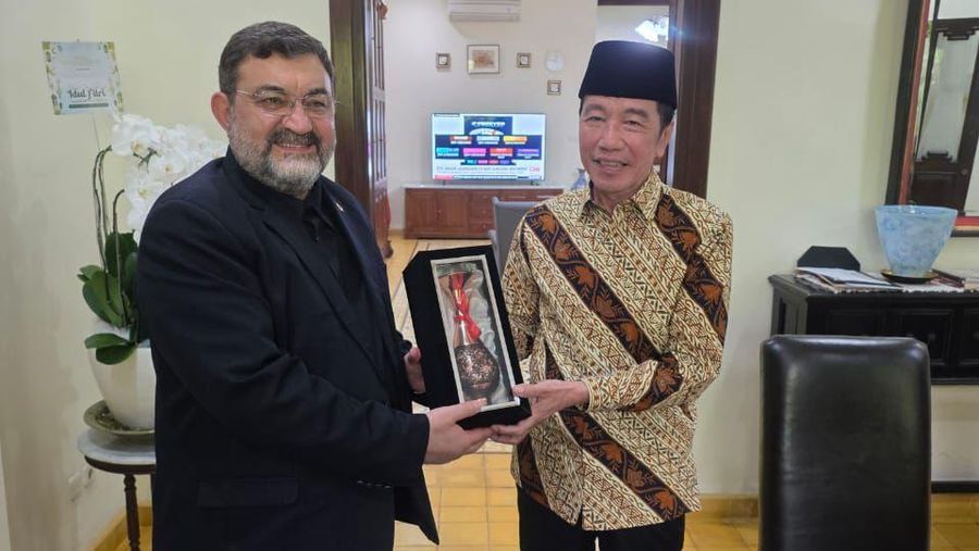 Momen dubes Iran berkunjung ke kediaman Jokowi di Solo, Jawa Tengah, Rabu (1/4/2026). (Dok. Kedubes Iran)