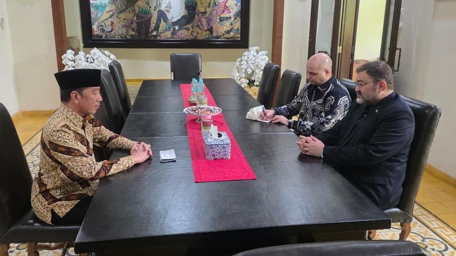 Momen dubes Iran berkunjung ke kediaman Jokowi di Solo, Jawa Tengah, Rabu (1/4/2026). (Dok. Kedubes Iran)