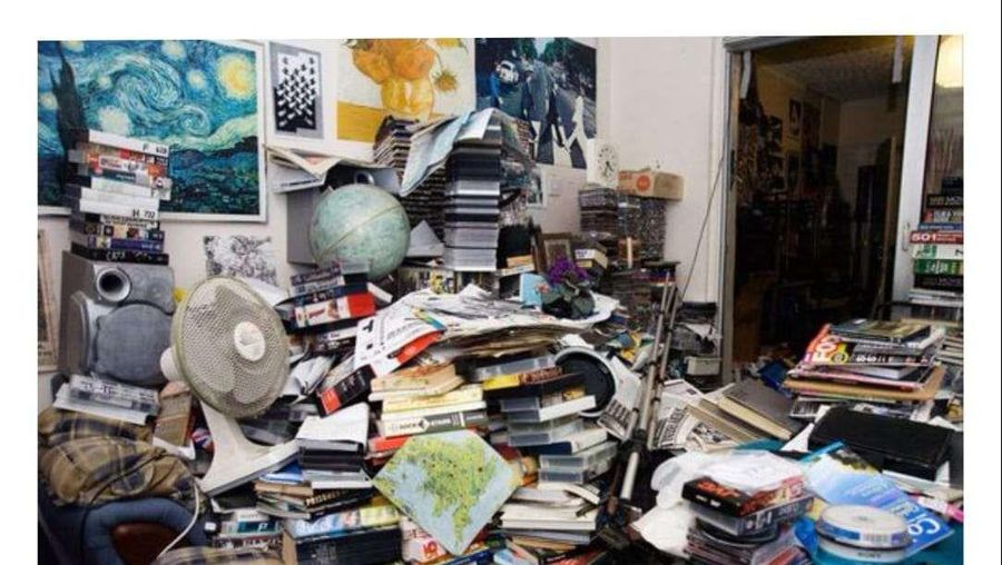 Nyusuh atau Hoarding Disorder atau ruang yang penuh sesak dengan barang akan mengganggu kehidupan seseorang. (Dok. Freepik)