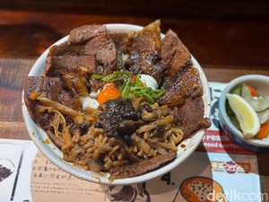 Antre Jam 8 Pagi Demi Obihiro Nikudon yang Antreannya Gak Putus-putus